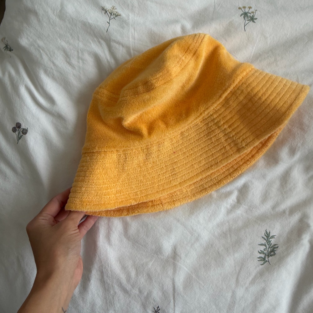 Terry Cloth Aritzia Bucket Hat o/s - never worn NWT